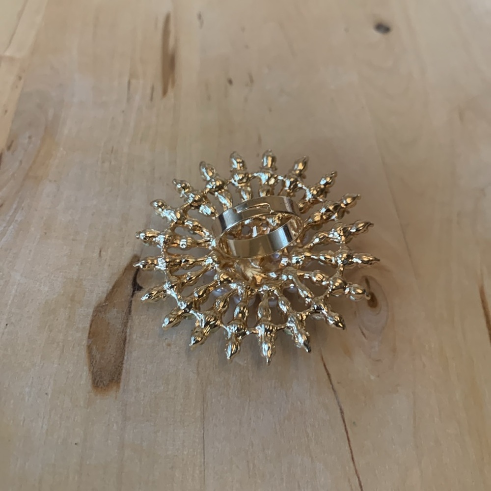 Large flashy Ring - Picture 2 of 2